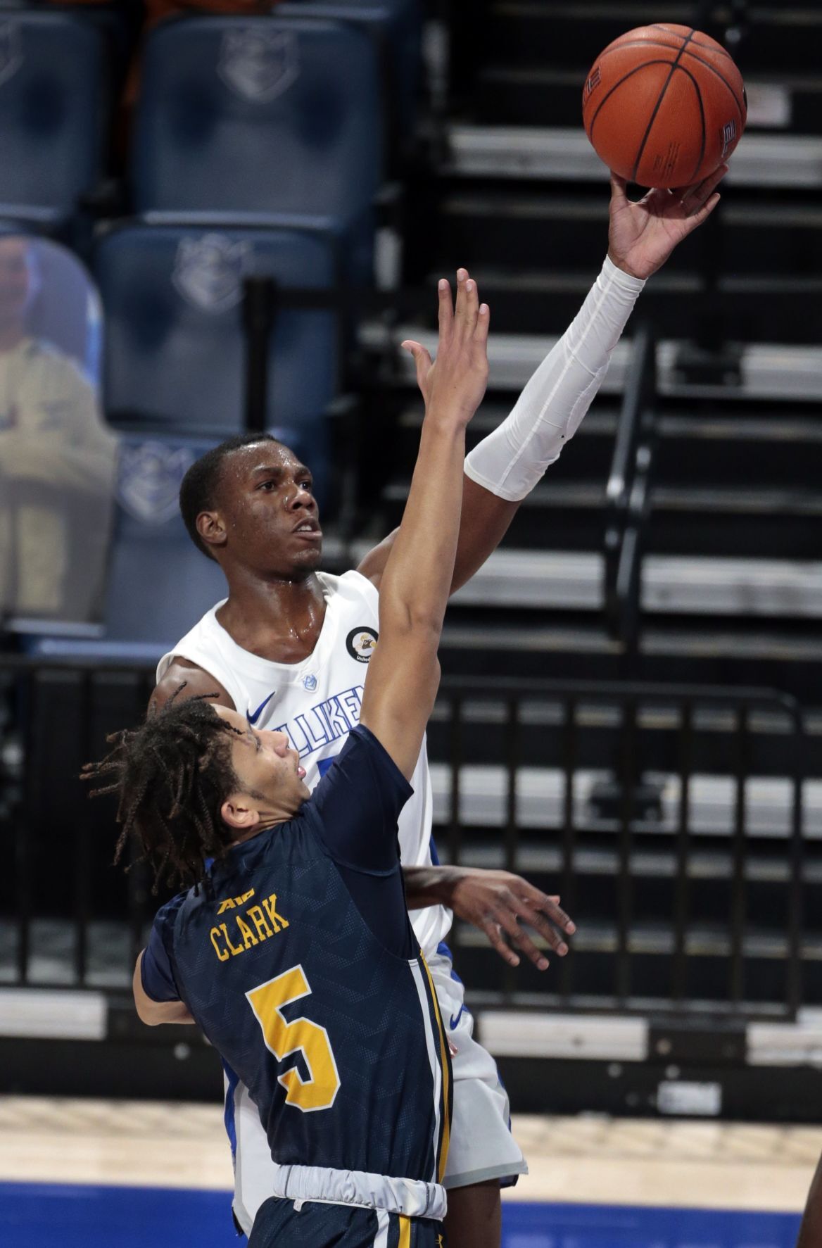 Billikens beat La Salle 78-57